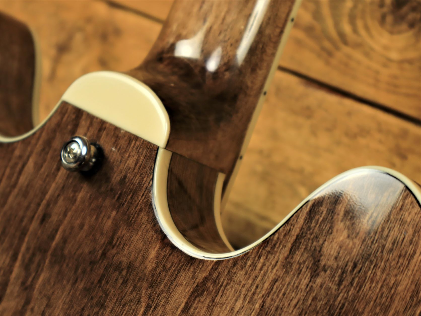 Seventy Seven Exrubato Std, Antique Brown (SOLD) – Guitar Gandhi